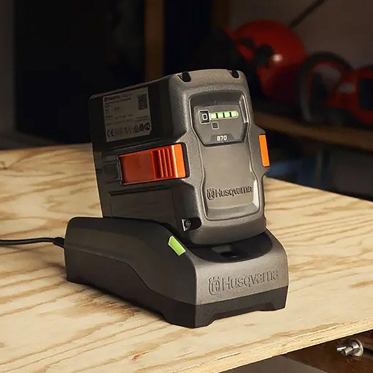 Husqvarna-Husqvarna 40-C80 Charger - A compact battery charger with 220V-socket. For charging of BLi batteries-Battery Charger-