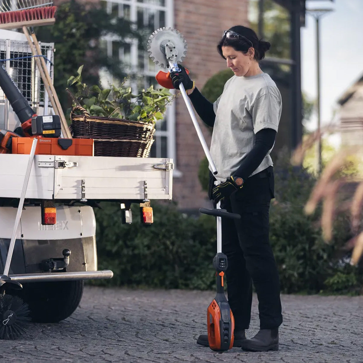 Husqvarna-Husqvarna 525iLK Combi Trimmer - Pro battery Combi Trimmer with 42cm cutting width & brushless E-Torq motor!-Battery Grass Trimmer-