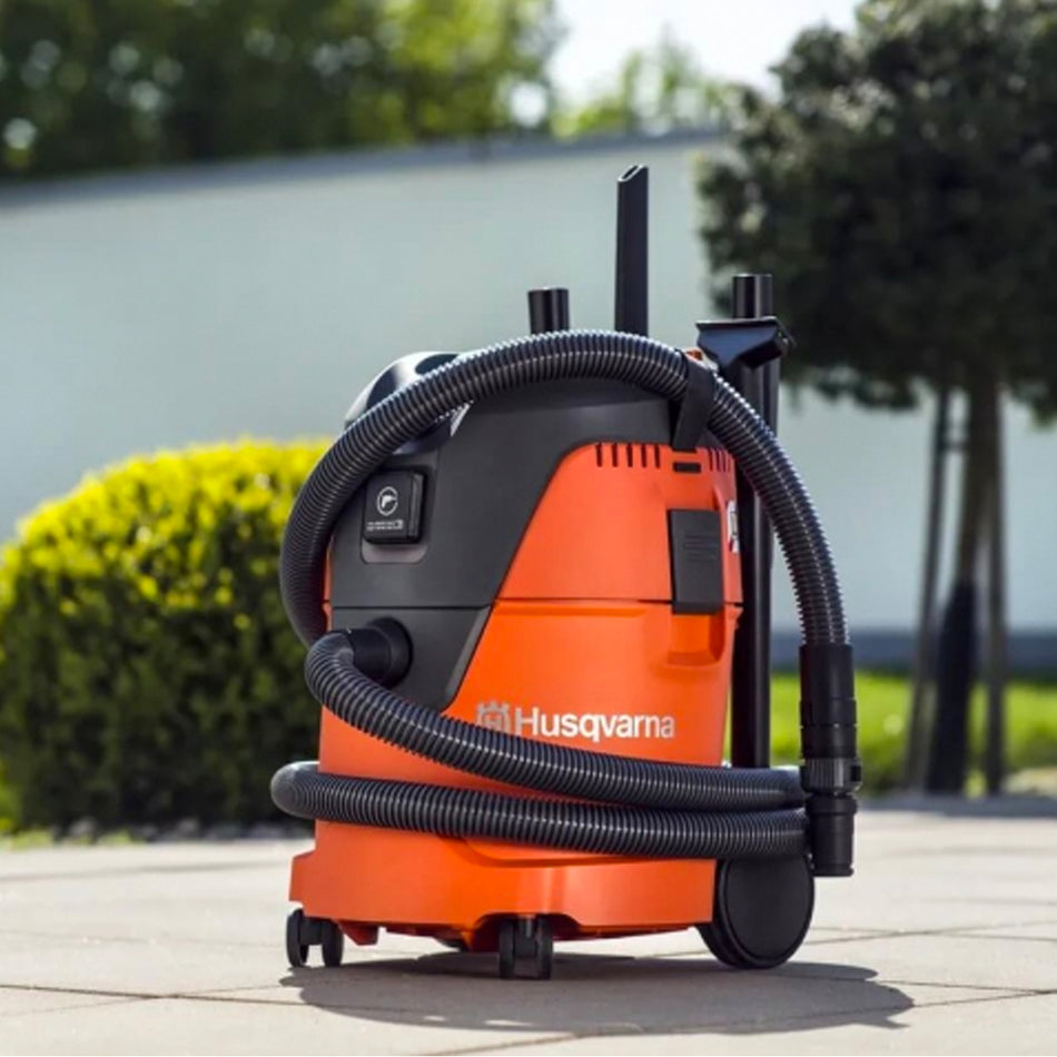 Husqvarna-Husqvarna WDC325L Vacuum Cleaner - User-friendly vacuum cleaner with 25L container capacity, 3.5m hose length-Wet & Dry Vacuum Cleaner-