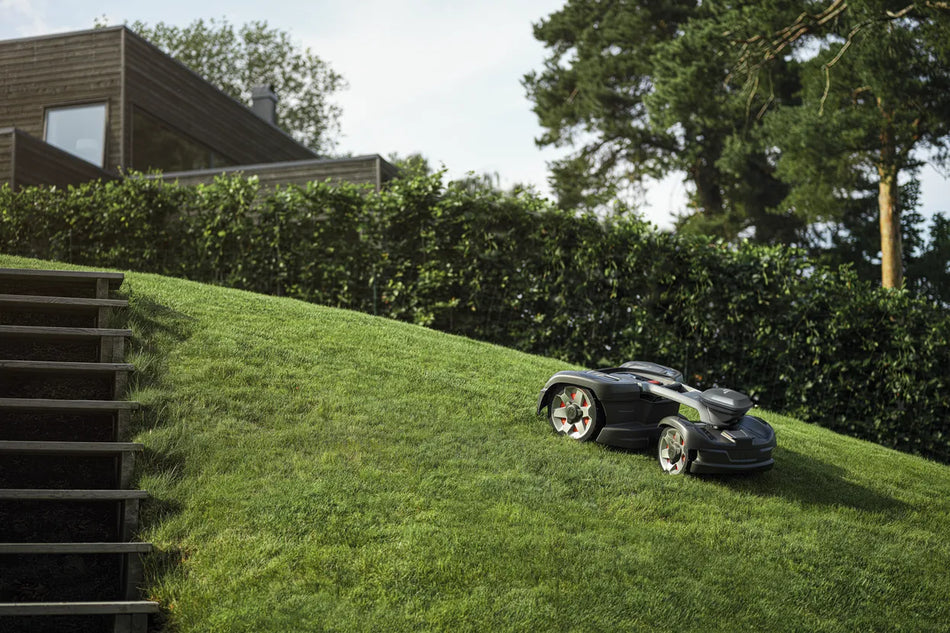 Husqvarna Automower® 435X AWD EPOS - Wire free AWD robotic mower that masters steep slopes up to 70%.