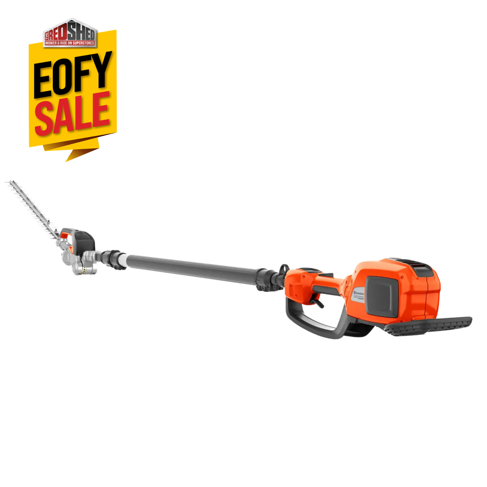 Husqvarna 520iHT4 Hedge Trimmer - Battery-powered telescopic hedge trimmer for comfortable trimming.