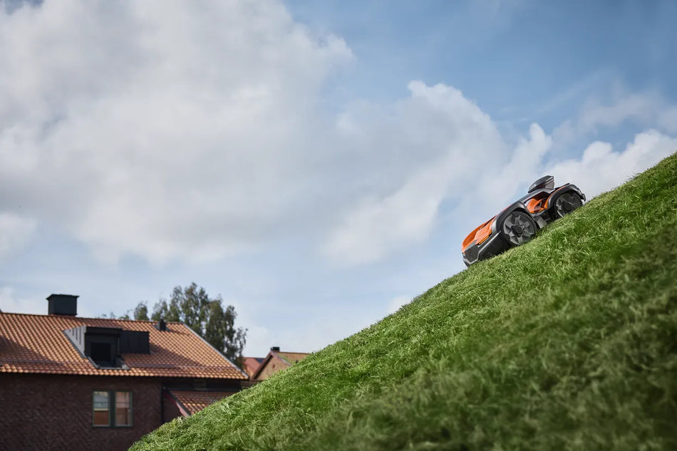 Husqvarna Automower® 535 AWD EPOS® - Wire free robotic mower with all-wheel-drive for steep slopes up to 70%.