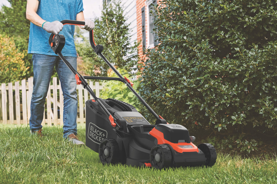 BLACK + DECKER 18V 34cm Lawn Mower 4Ah Kit