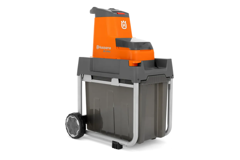 Husqvarna GS 340is Shredder - Battery-powered shredder for efficient debris disposal and smart storage.