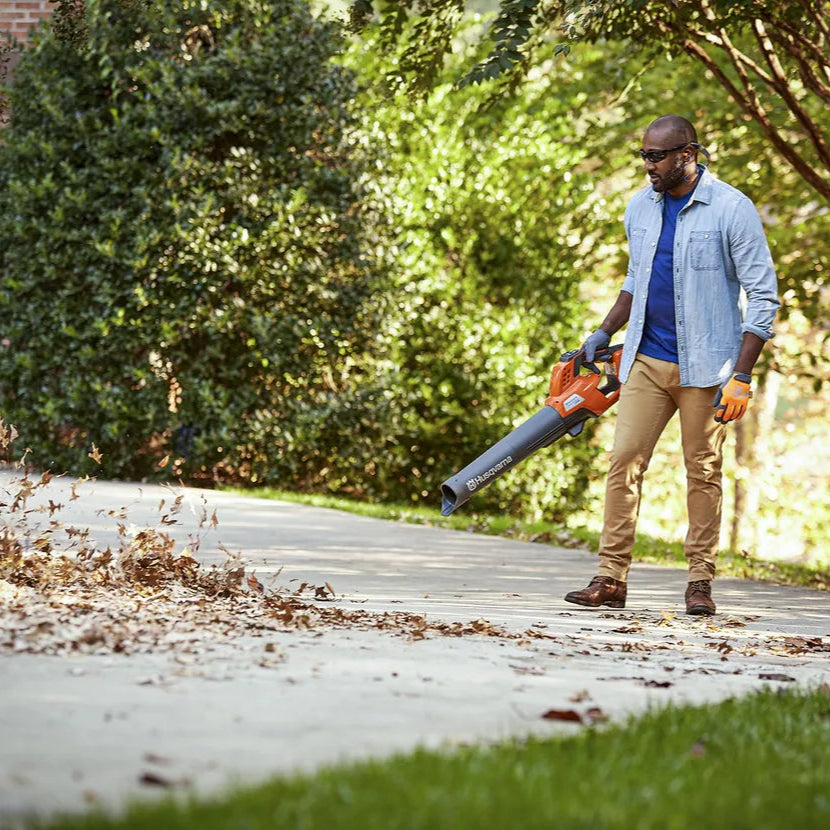 Husqvarna 230iB Battery Blower - Powerful and easy-to-use blower with cruise control