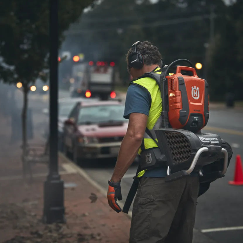 Husqvarna 550iBTX Battery Leaf Blower - Powerful and ergonomic backpack battery blower with integrated connectivity