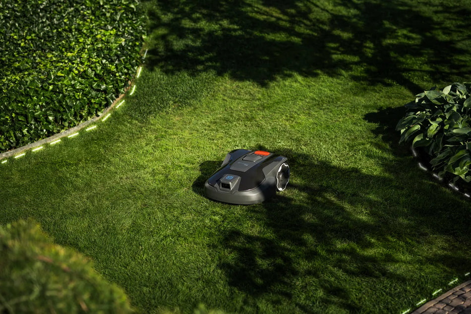Husqvarna Automower® 312V - AI vision technology and 1,200 m² capacity
