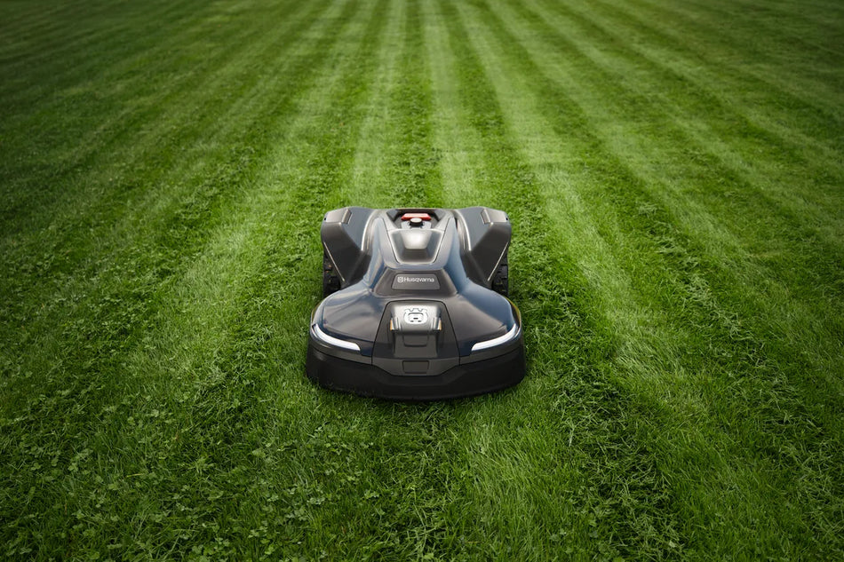 Husqvarna Automower® 410 iQ - Precision lawn care, reimagined – up to 0.5 acres / 2,000 m² capacity.
