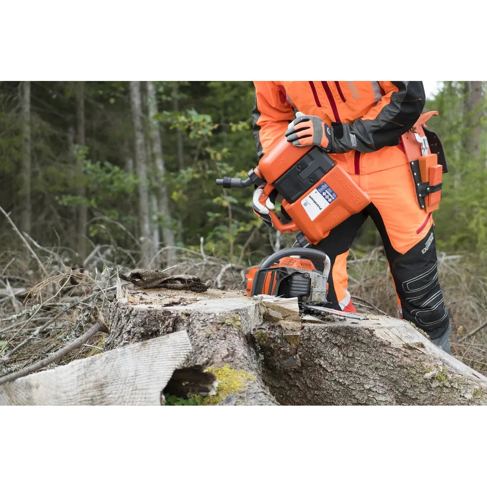 Husqvarna Combi Can 5 + 2.5L - Refuel without splash or waste.