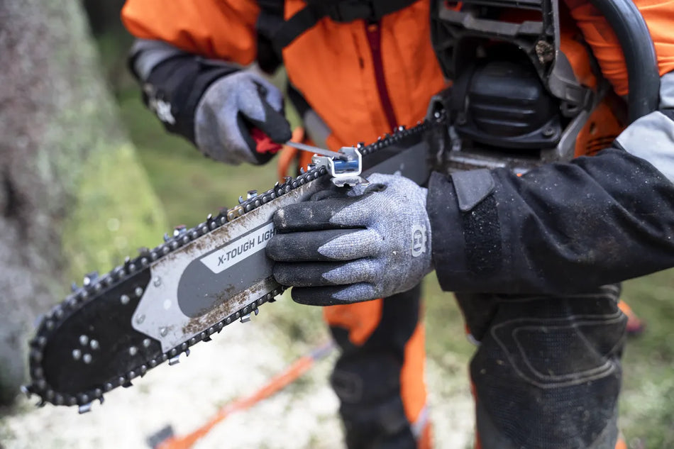 Husqvarna Technical Grip Gloves - Tight-fitting glove with excellent grip.