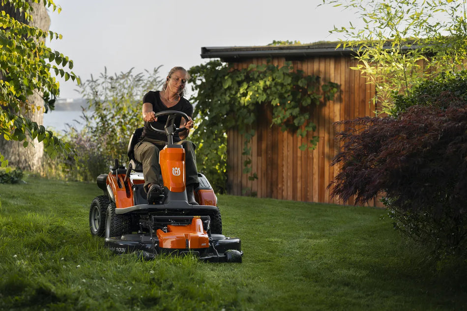 Husqvarna R200iX Battery Rider AWD - All-wheel drive Rider with winter capacity