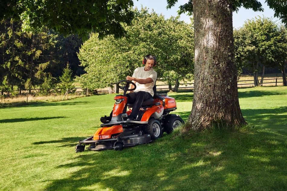 Husqvarna R 316TsX AWD - Versatile all-wheel drive Rider for year-round use.