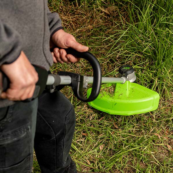 Greenworks ST60L04 60V Pro 40cm Straight Shaft String Trimmer - Lighter and has the power of a petrol trimmer.