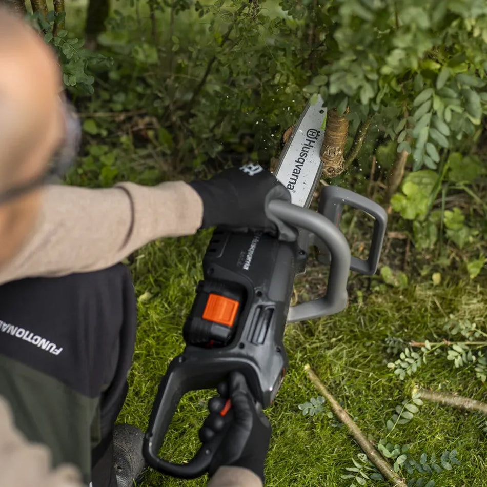 Husqvarna Aspire C15X-P4A 18V Chainsaw - For pruning, garden clearing, minor tree felling and DIY projects