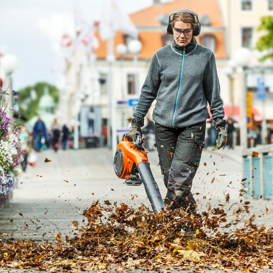 Husqvarna 525BX Blower - 25.4cc Handheld Blower and 0.85kW power output, ONLY 4.3Kg!