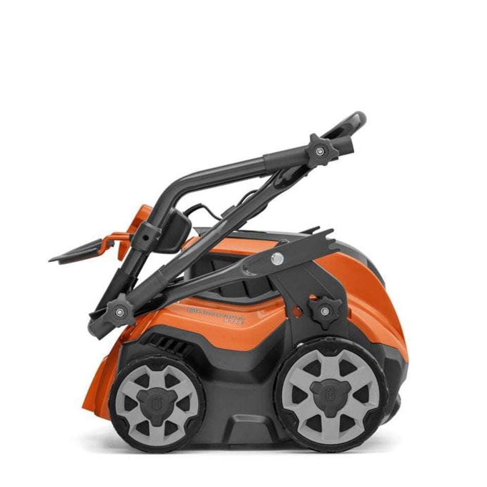 Husqvarna S138i Scarifier (Kit) - Battery-powered scarifier kit with a 2-in-1 function & 38cm width