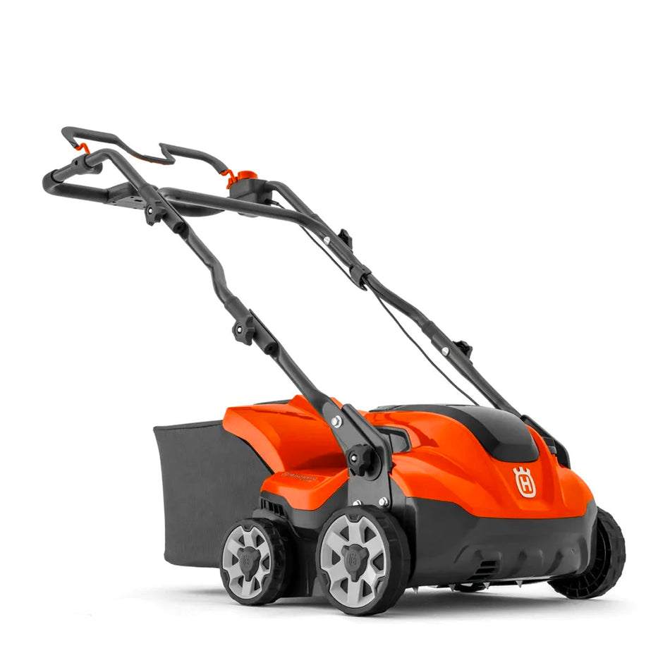 Husqvarna S138i Scarifier (Skin) - Light-weight battery-powered scarifier with a 2-in-1 function & 38cm width