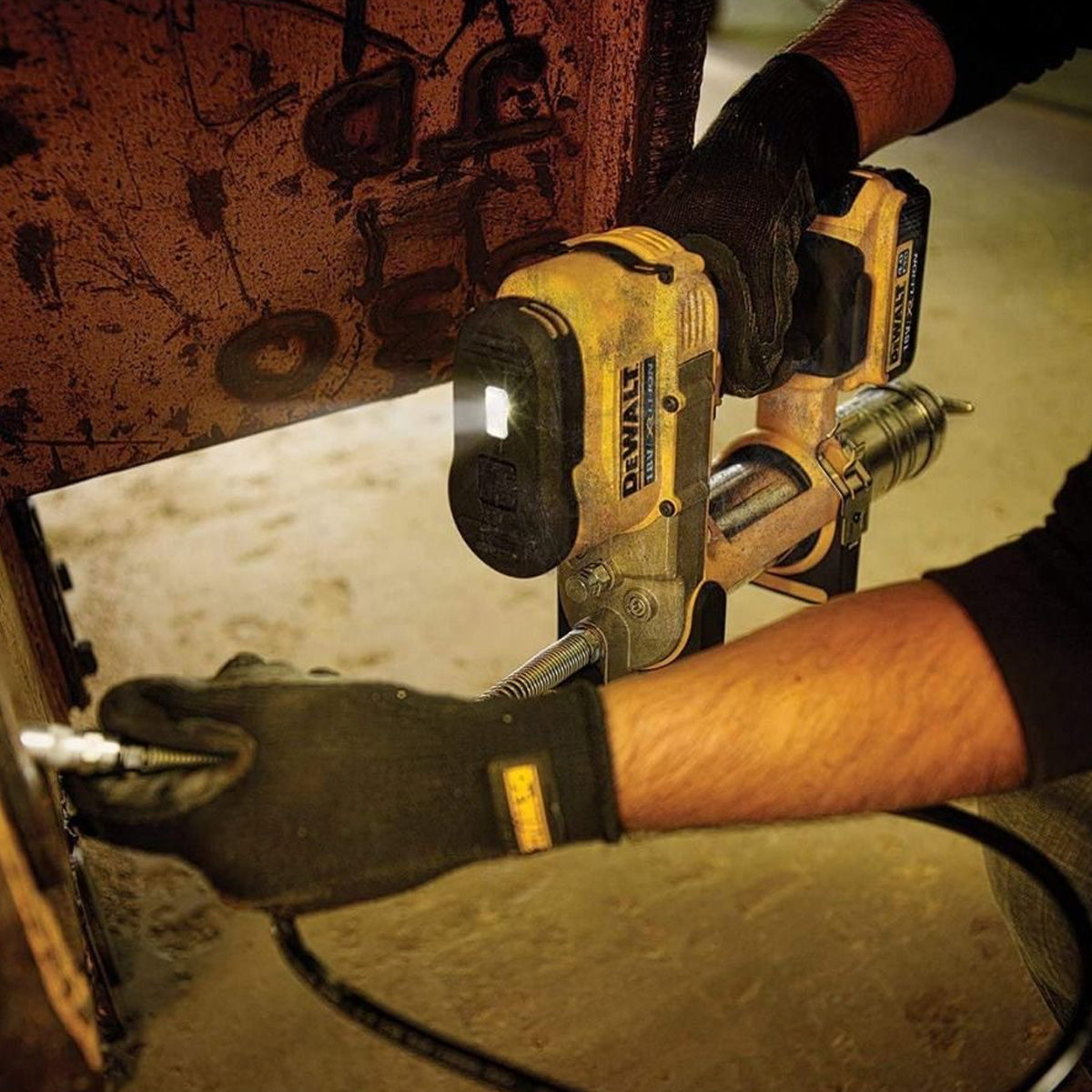 DeWALT-DeWALT 18V XR Grease Gun - 10,000 PSI, 2-speed, ergonomic grip, 1.2m long hose, variable speed trigger-Grease Gun-