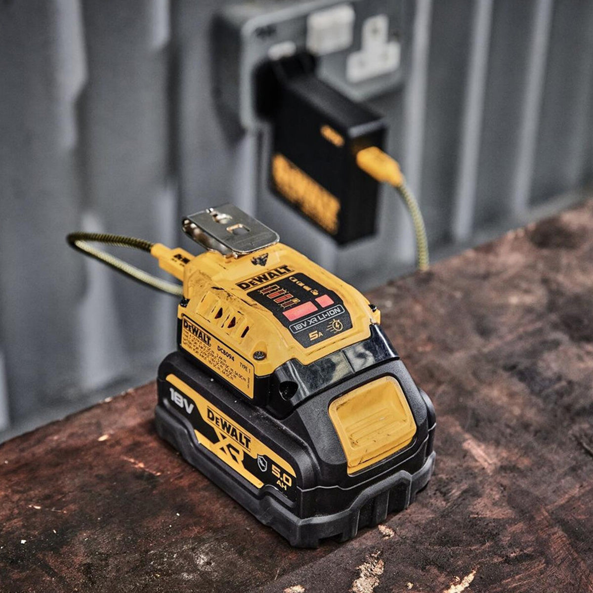 DeWALT-DeWALT 18V XR USB-C PD Charger Kit - Bi-directional USB PD, 100W, charges 18V batteries & powers USB devices-Battery Charger Kit-