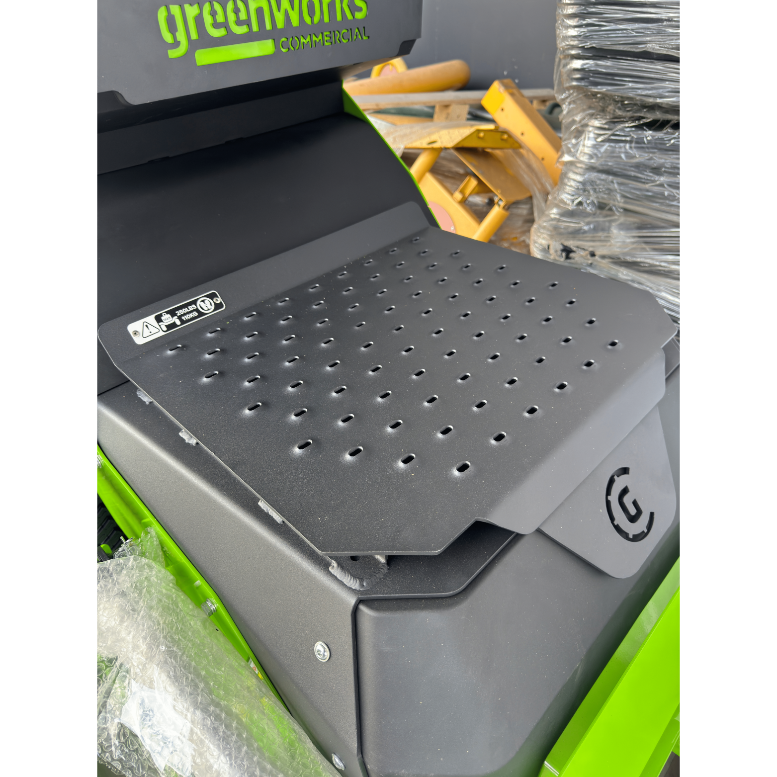 Greenworks-Greenworks CZ32S8X 82V OptimusZ 32" Stand-On Zero Turn Mower (8kWh) [7401207AU] - Commercial 8kWh Stand-On Zero Turn, 5hours runtime, 4G GPS connectivity!-Commercial Zero Turn Mower-