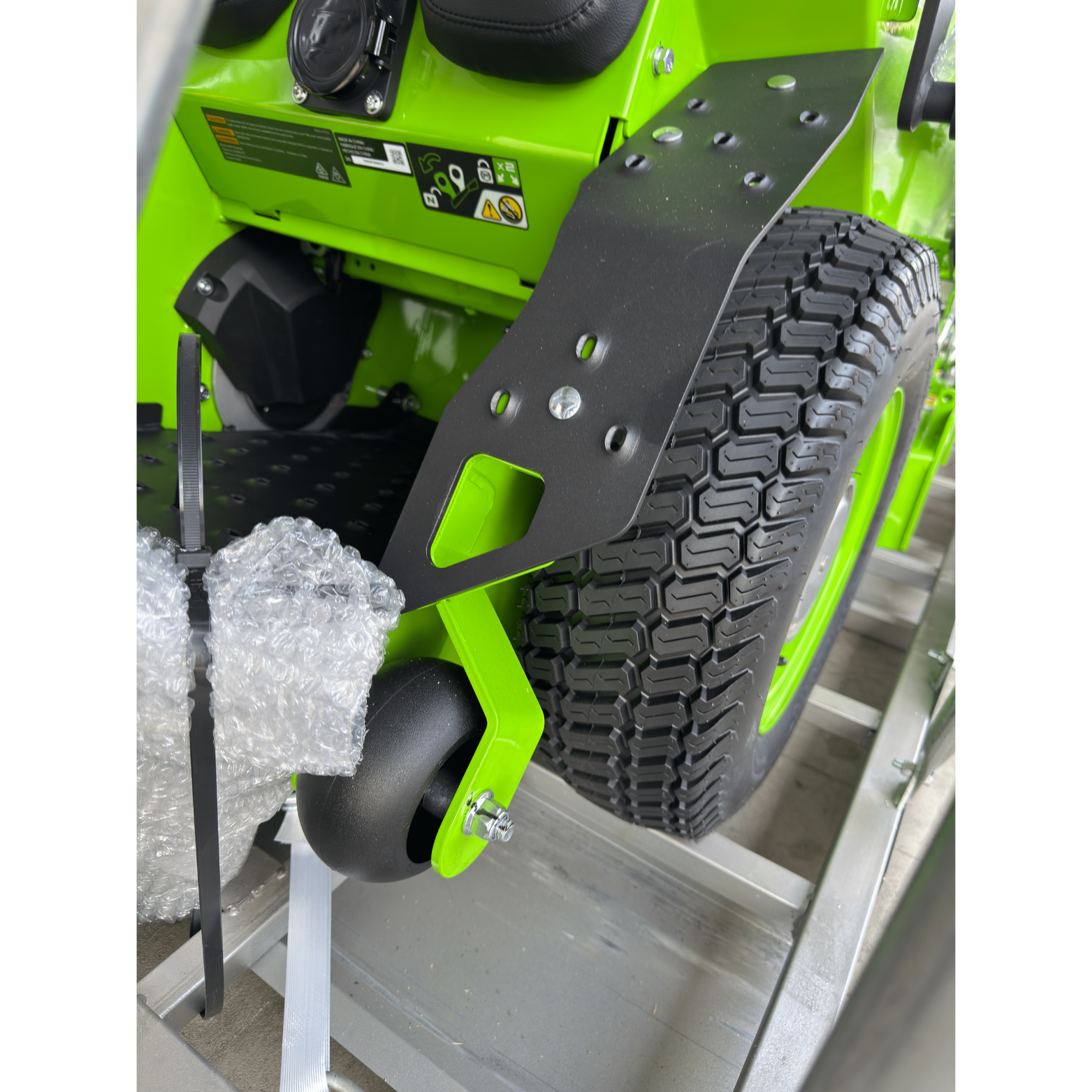 Greenworks-Greenworks CZ32S8X 82V OptimusZ 32" Stand-On Zero Turn Mower (8kWh) [7401207AU] - Commercial 8kWh Stand-On Zero Turn, 5hours runtime, 4G GPS connectivity!-Commercial Zero Turn Mower-