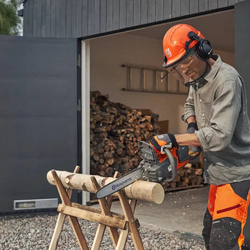 Husqvarna-Husqvarna 225i Battery Chainsaw - High-performing chainsaw for easy and fast cutting-Chainsaw-