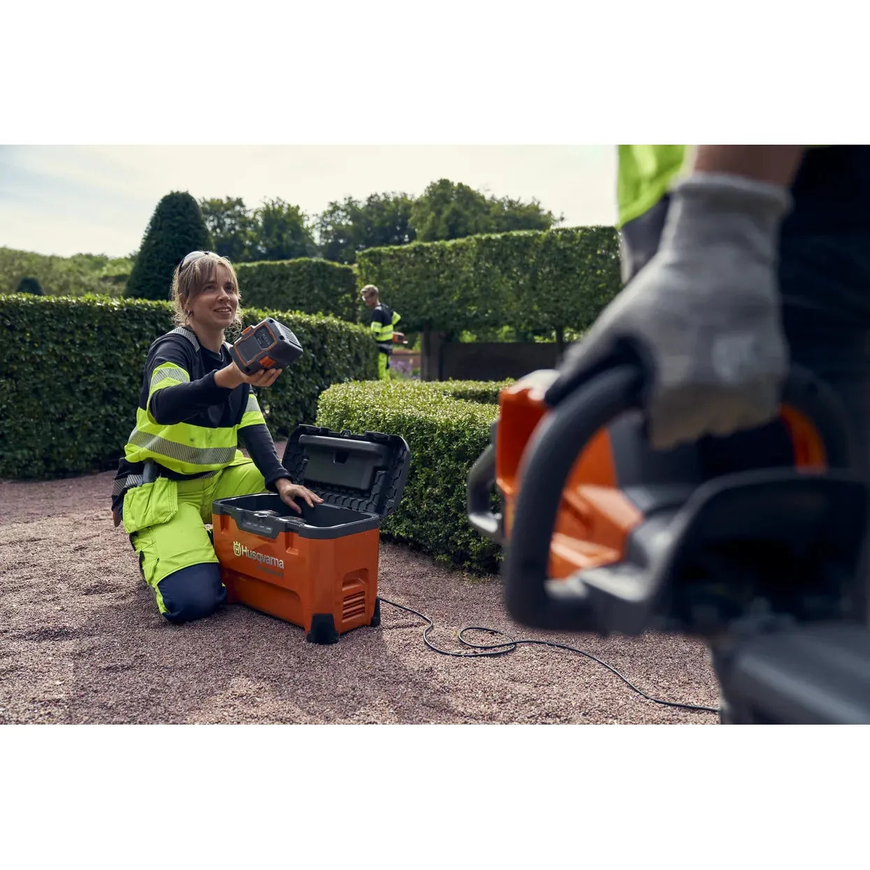 Husqvarna-Husqvarna 40-C1000X4 Mutli-Bay Battery Charger - Efficient and smart high-power charging wherever you want.-Battery Charger-