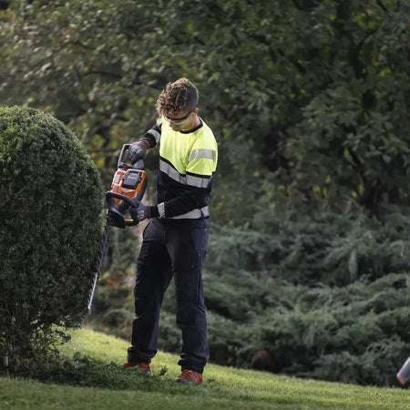 Husqvarna-Husqvarna 522iHD60 Battery Hedge Trimmer - Battery hedge trimmer for frequent trimming, featuring integrated connectivity-Hedge Trimmer-