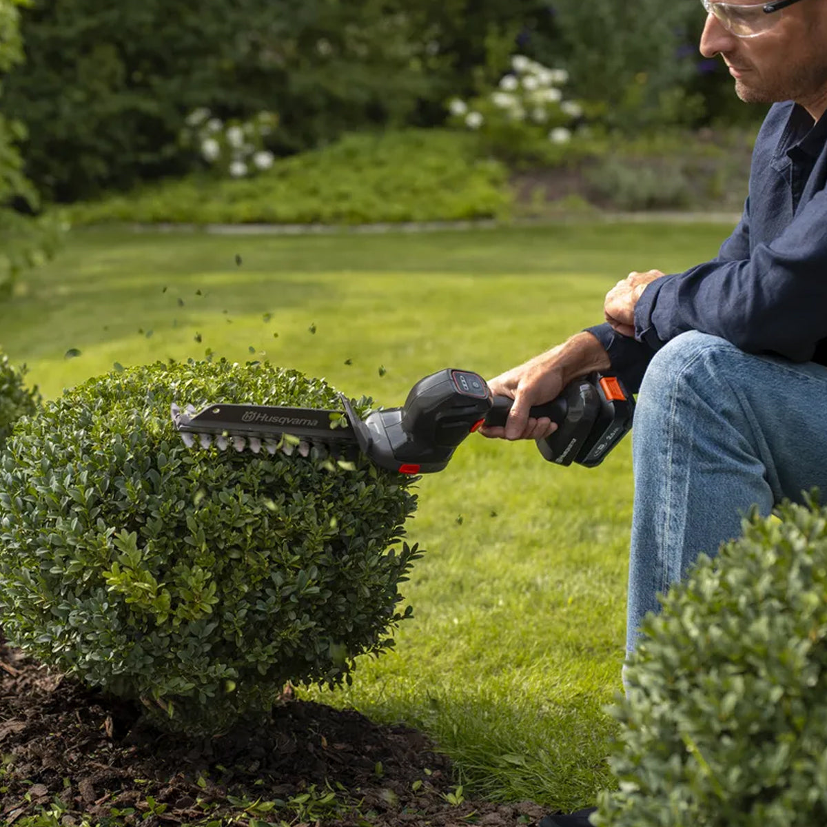 Husqvarna-Husqvarna Aspire Shrub Shear + Pole 18V - Battery-powered multi-tool for trimming grass edges, shaping bushes & edges-Shear + Pole Kit-