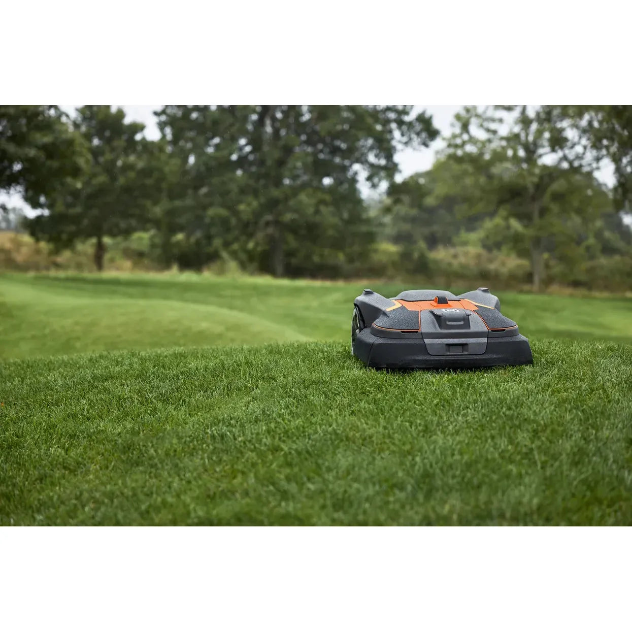 Husqvarna-Husqvarna Automower® 580L EPOS® - Wire free robotic mower for precision mowing of golf courses.-Automower-
