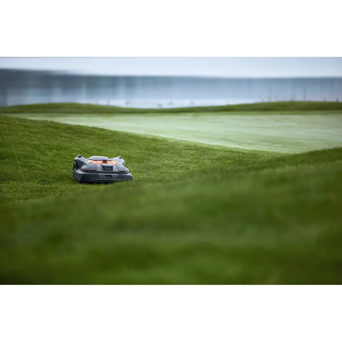 Husqvarna-Husqvarna Automower® 580L EPOS® - Wire free robotic mower for precision mowing of golf courses.-Automower-