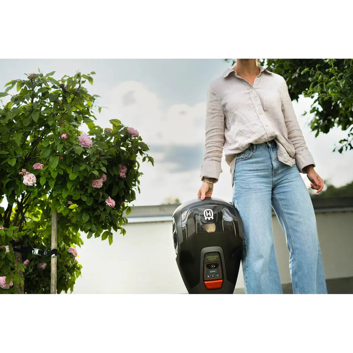 Husqvarna-Husqvarna Automower® Aspire™ R4 (FREE DELIVERY*) - perfect for smaller lawns upto 400 m²!-Robotic Mower-