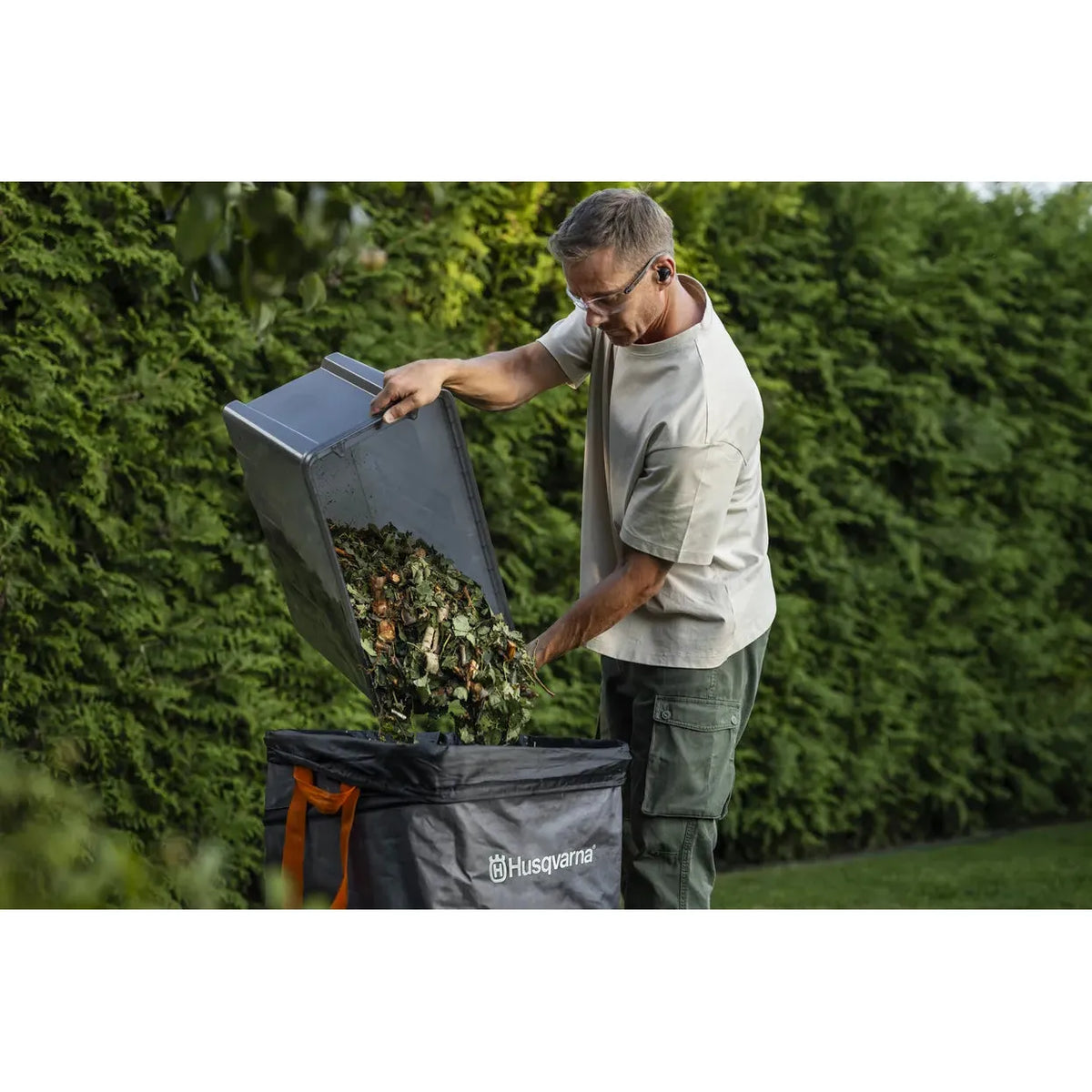 Husqvarna-Husqvarna GS 340is Shredder - Battery-powered shredder for efficient debris disposal and smart storage.-Chipper-