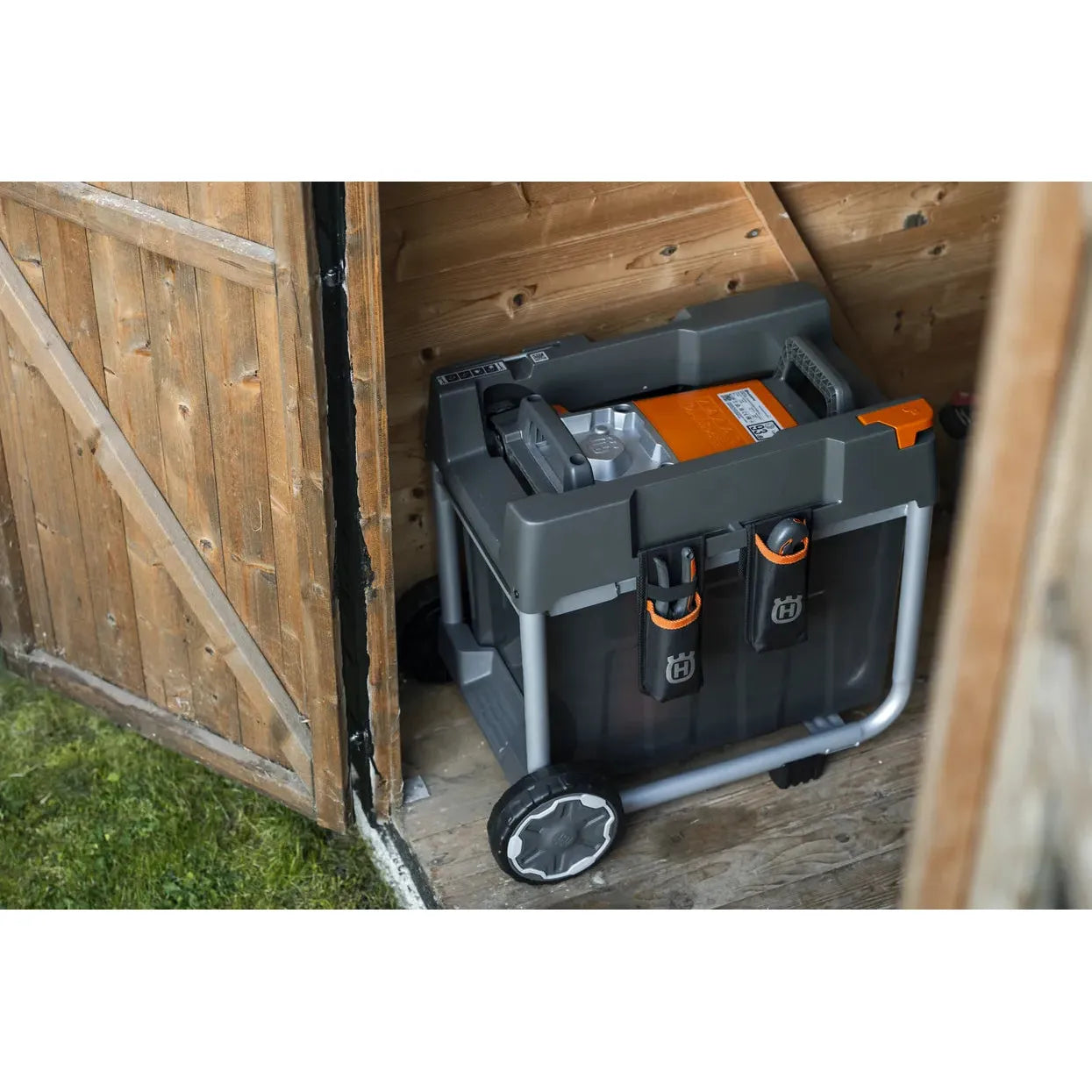 Husqvarna-Husqvarna GS 340is Shredder - Battery-powered shredder for efficient debris disposal and smart storage.-Chipper-