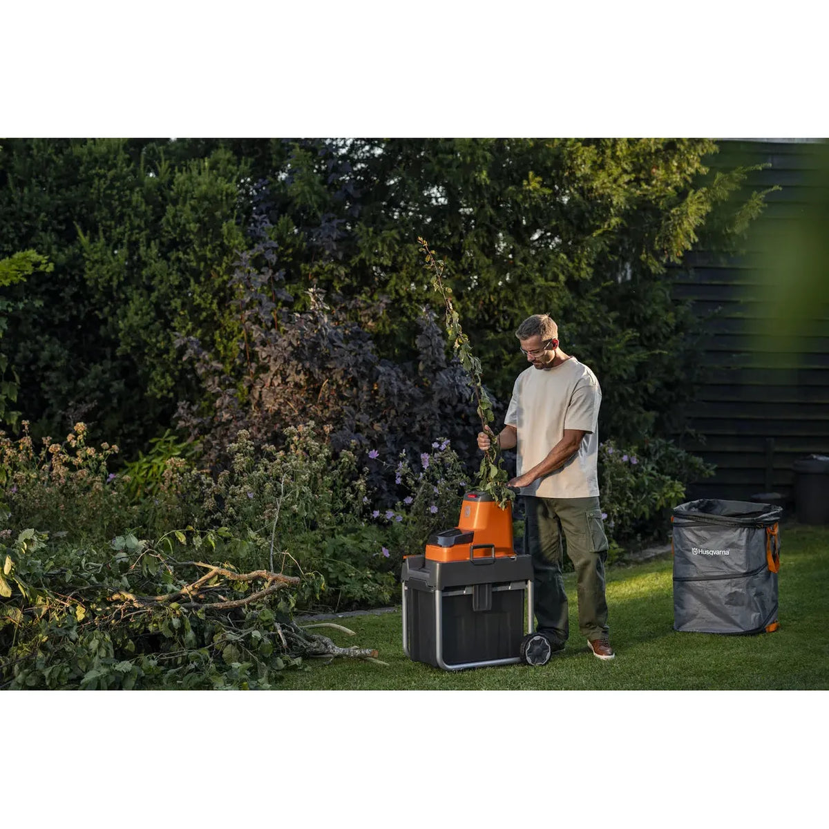 Husqvarna-Husqvarna GS 340is Shredder - Battery-powered shredder for efficient debris disposal and smart storage.-Chipper-