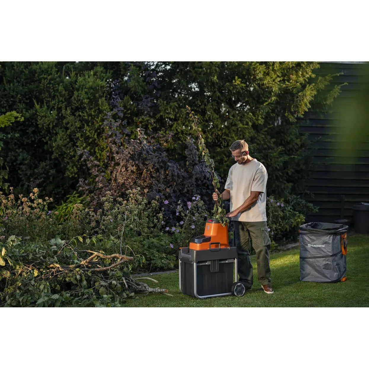 Husqvarna-Husqvarna GS 340is Shredder - Battery-powered shredder for efficient debris disposal and smart storage.-Chipper-