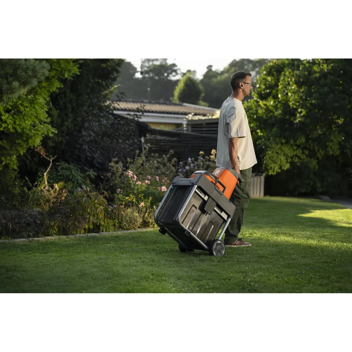 Husqvarna-Husqvarna GS 340is Shredder - Battery-powered shredder for efficient debris disposal and smart storage.-Chipper-